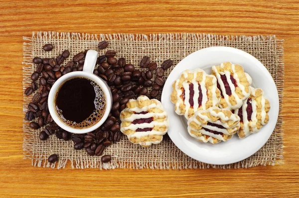 Cup of coffee and cookies — Stock Photo, Image