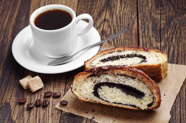 Café et tranches de petits pains au pavot — Photo