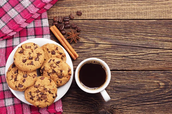 Tasse Kaffee und Schokoladenkekse — Stockfoto