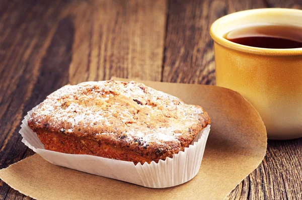 Leckere Cupcake und Tee — Stockfoto