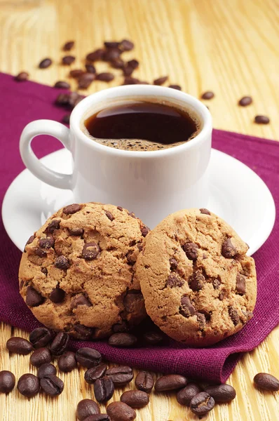 Biscoitos e xícara de café — Fotografia de Stock