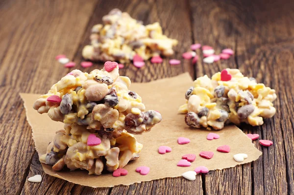 Zoete koekjes met witte chocolade noten — Stockfoto