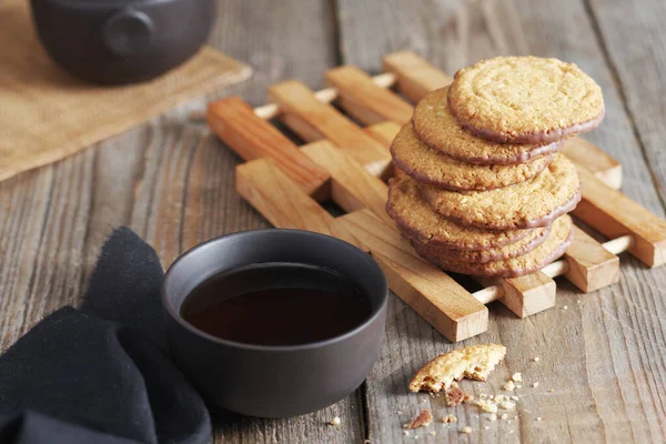 Biscuits Avoine Chocolat Une Tasse Thé Sur Table — Photo