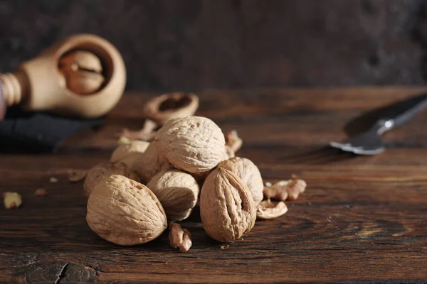 Walnuts Nutcracker Dark Wooden Table — Stockfoto