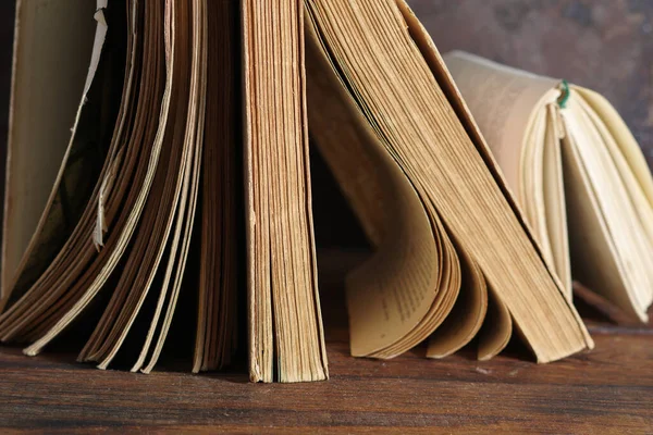 Borde Libros Antiguos Sobre Mesa Madera —  Fotos de Stock