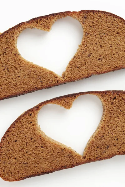 Hartvormige Plak Roggebrood Witte Achtergrond Bovenaanzicht — Stockfoto