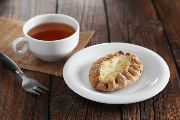 Bollo Con Pudín Arroz Taza Sobre Fondo Madera —  Fotos de Stock