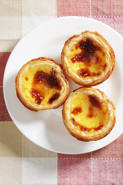 Tarta Postre Típica Portuguesa Pastel Nata Plato Sobre Fondo Mantel — Foto de Stock