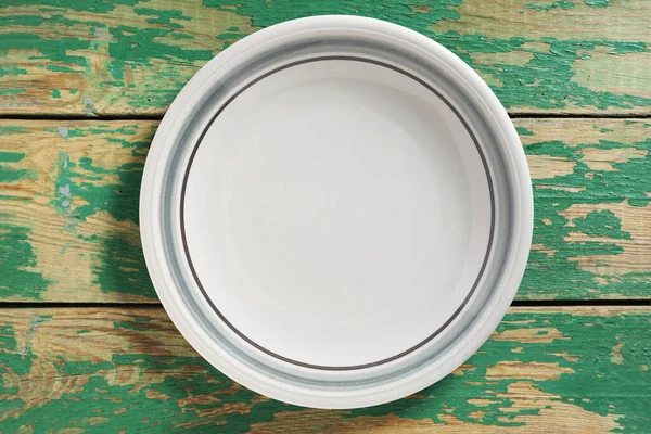 Assiette Propre Vide Sur Une Vieille Table Bois Vert Vue — Photo