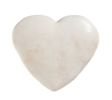 Kalp şeklinde zencefilli kurabiye. Beyaz arka planda izole edilmiş. Üst manzara.