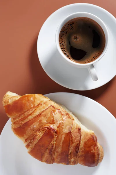 Croissant Cup Coffee Brown Background Top View — Fotografia de Stock