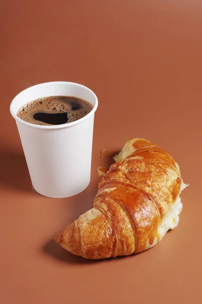 Croissant Paper Disposable Cup Coffee Brown Background Takeaway Food — Stock Photo, Image
