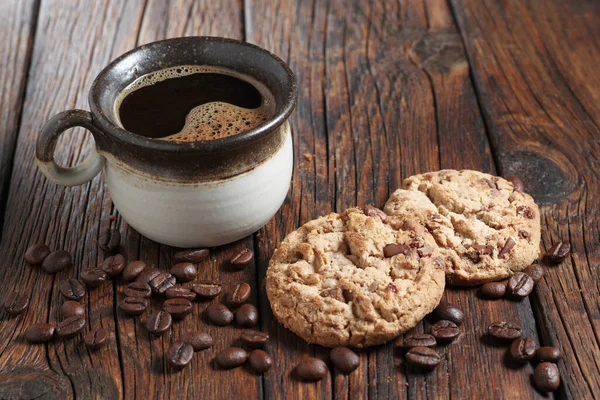 Biscoitos Chocolate Xícara Café Fundo Madeira Velha Mesa — Fotografia de Stock