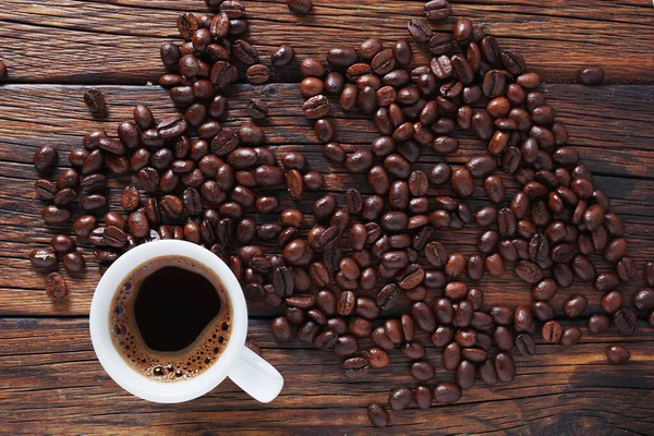 Taza Café Frijoles Asados Sobre Fondo Madera Vista Superior — Foto de Stock