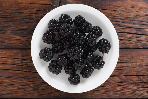 Blackberry Einem Teller Auf Einem Holztisch Draufsicht — Stockfoto