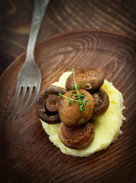 Gebakken paddestoelen — Stockfoto