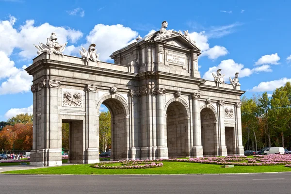 Madrid'da Puerta de Alcala (Alcala kapısı)