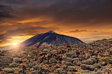 Teide Dağı'nda günbatımı