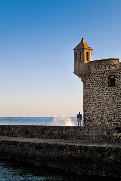 Man Looking at Sea da Bateria de Santa Barbara, Tenerife — Foto Stock