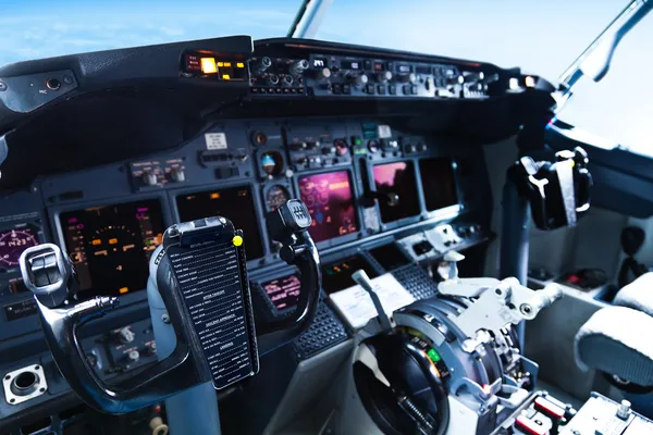 Cockpit d'avion à passagers — Photo