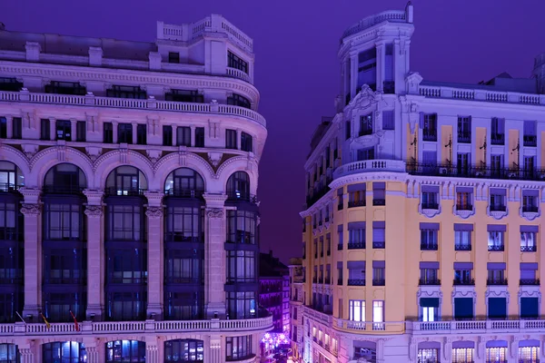 Klasický arquitecture v Madridu v noci夜のマドリードで古典的なアーキテクチャ — Stock fotografie