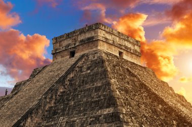 Tüylü yılan Piramit, chichen Itza