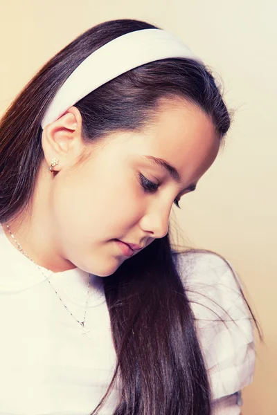 Retrato de uma menina em seu primeiro dia de comunhão — Fotografia de Stock