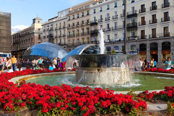 Madrid, Španělsko-8. září: puerta del sol, madrid, jeden z f — Stock fotografie