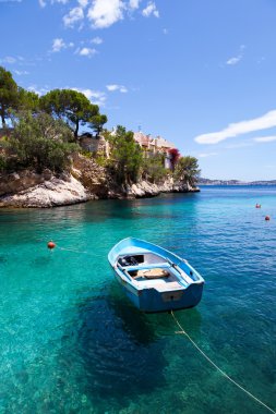 Cala fornells, Mayorka demirleyen eski kayık