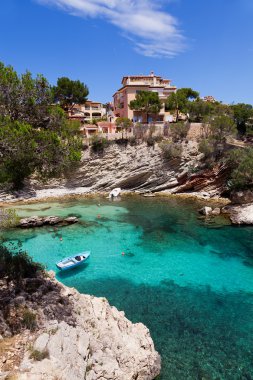 Cala fornells, Mayorka demirleyen eski kayık