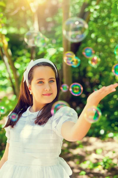 Retrato de uma menina em seu primeiro dia de comunhão — Fotografia de Stock