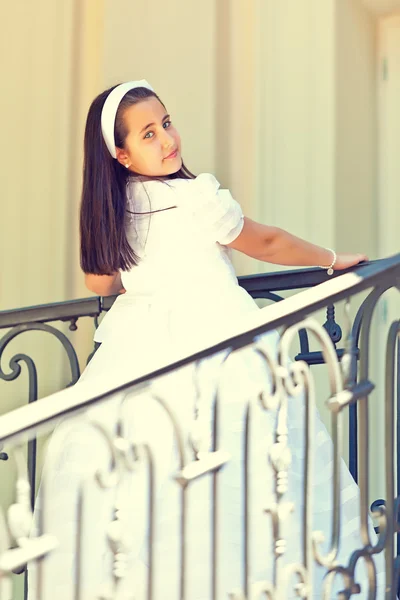 Porträt eines kleinen Mädchens bei ihrer Erstkommunion — Stockfoto