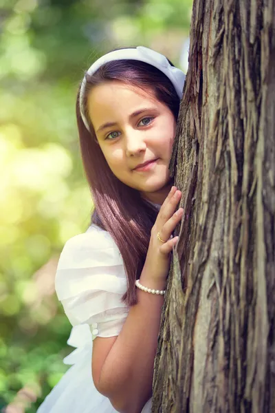 Retrato de uma menina em seu primeiro dia de comunhão — Fotografia de Stock