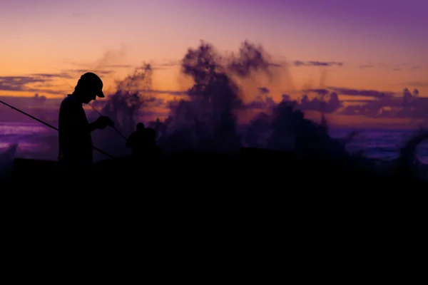 Рыбаки на закате — стоковое фото