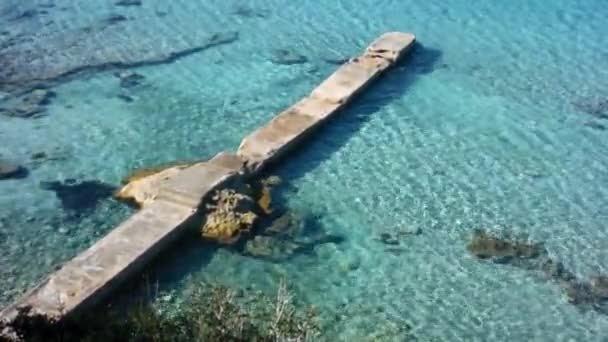 Antiguo muelle en el mar — Vídeos de Stock