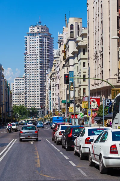 Tráfego na Gran Via Street, Madrid — Fotografia de Stock