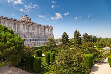 Madrid Kraliyet Sarayı ve sabatini gardens