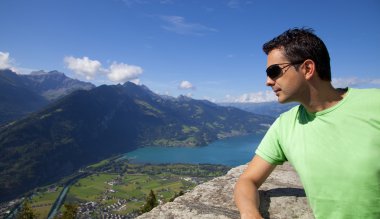 Interlaken sayısı görünen adam