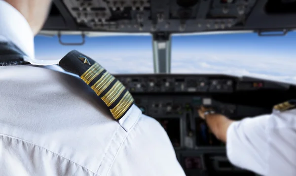 Emblema de piloto dourado de ombro — Fotografia de Stock