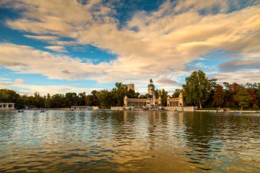alfonso XII parque de buen retiro madird yılında yapılan anıt