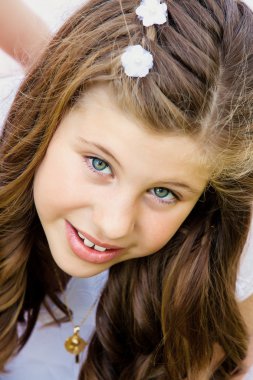 küçük kız ilk Komünyon gün içinde