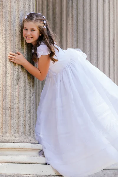 Menina em seu primeiro dia de comunhão — Fotografia de Stock