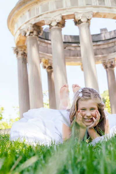 Chica en su primer día de comunión — Foto de Stock