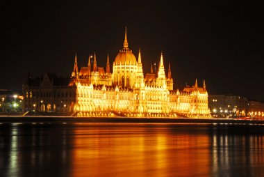 gece Budapeşte Parlamentosu