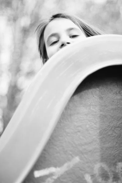 Bambina su scivolo — Foto Stock
