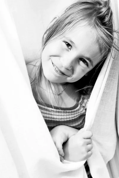 Portrait of little girl playing hide and seek — Stock Photo, Image