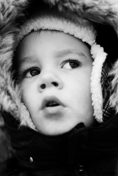 Niño en invierno —  Fotos de Stock