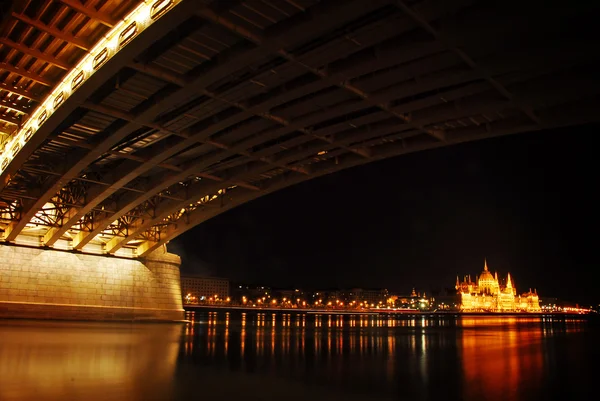 Margit brug in Boedapest bij nacht — Stockfoto