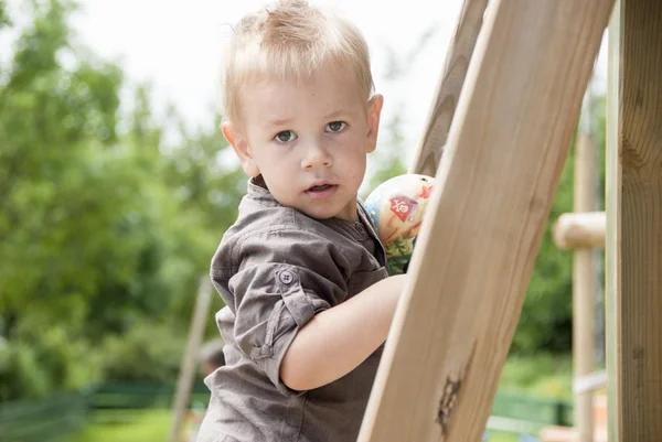 Porträtt av en liten pojke — Stockfoto