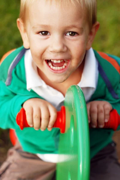 Porträt eines kleinen Jungen — Stockfoto